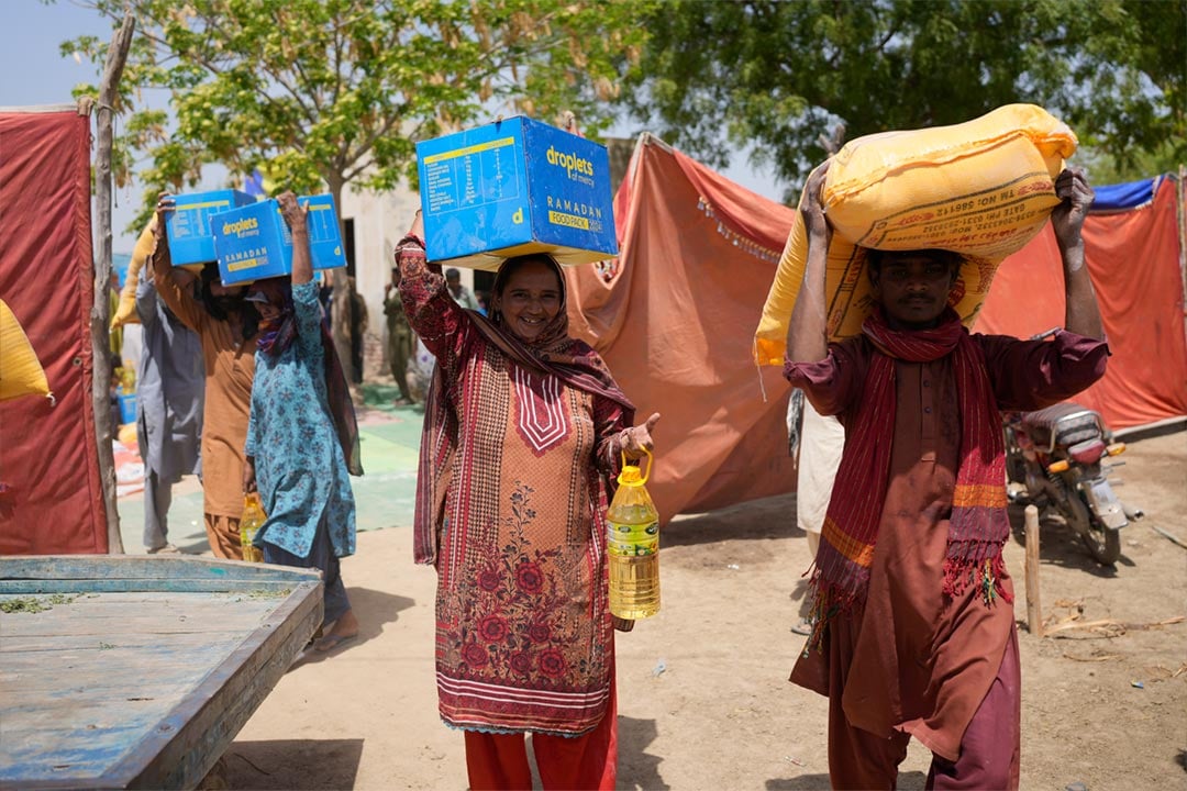 food-aid-appeal-pakistan-mother-smiling